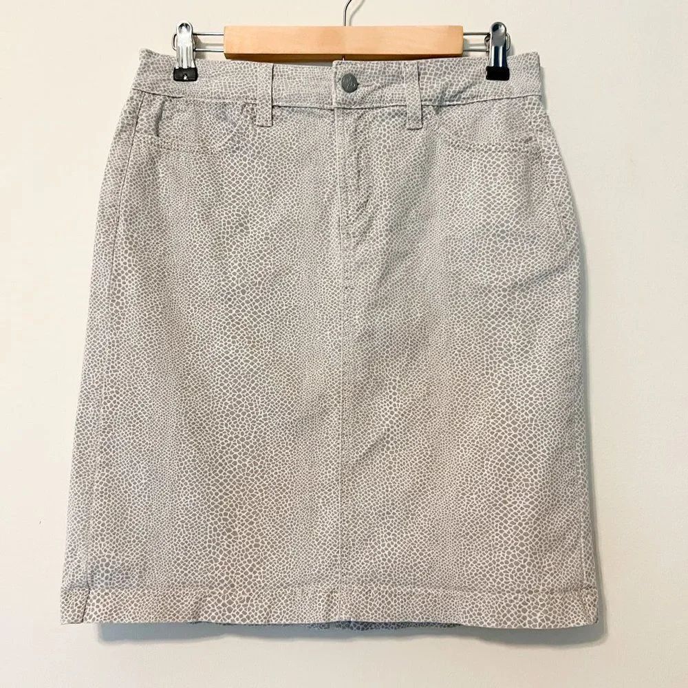NYDJ White Gray Giraffe Print Denim Jean Skirt Size 4P